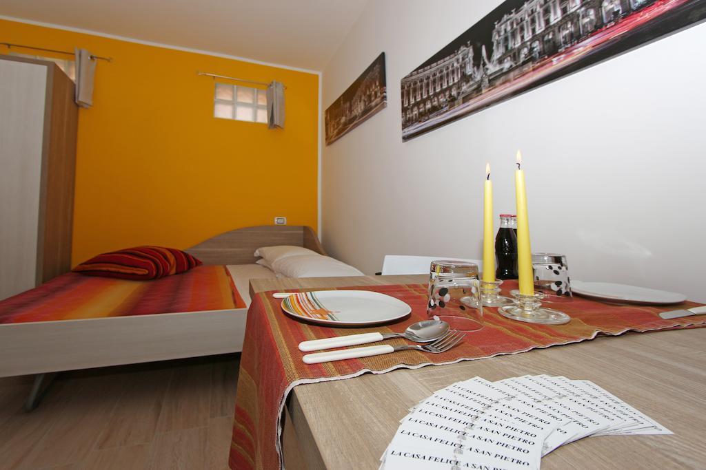 Bed and Breakfast La Casa Felice A San Pietro Rom Zimmer foto